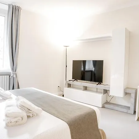 Apartment Monforte Premium - Steps From San Babila